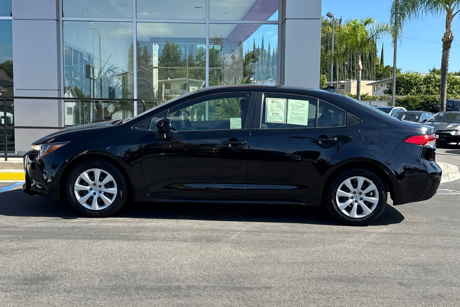 Used 2023 Toyota Corolla LE w/ Carpet Mat Package (TMS) FWD image 9