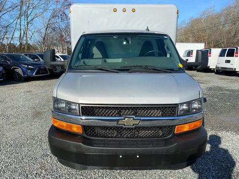 Used 2017 Chevrolet Express 3500 image 3
