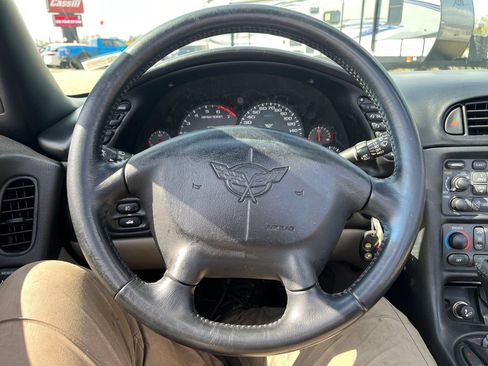 Used 2001 Chevrolet Corvette Convertible w/ Preferred Equipment Group2 RWD image 18
