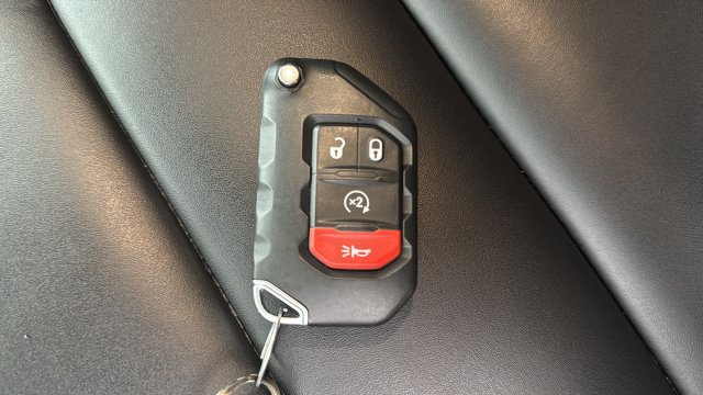 Used 2025 Jeep Wrangler Unlimited Rubicon w/ Convenience Group AWD/4WD image 30