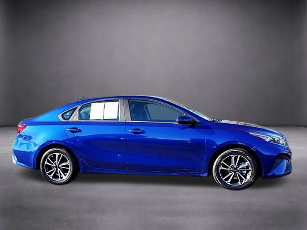 Used 2023 Kia Forte LXS w/ LXS Technology Package FWD image 3