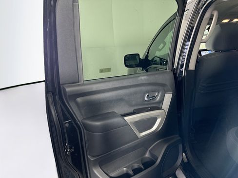 Used 2020 Nissan Titan SV w/ SV Convenience Package image 25