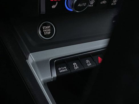 Used 2023 Audi Q3 2.0T Premium image 16