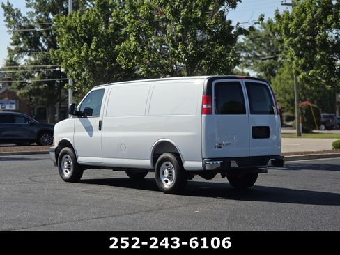 Used 2025 Chevrolet Express 2500 w/ Driver Convenience Package RWD image 5