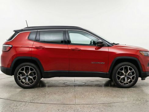 Used 2025 Jeep Compass Limited image 11