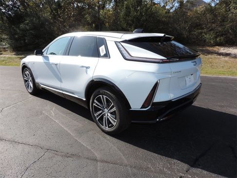 New 2026 Cadillac Lyriq Premium Luxury image 7