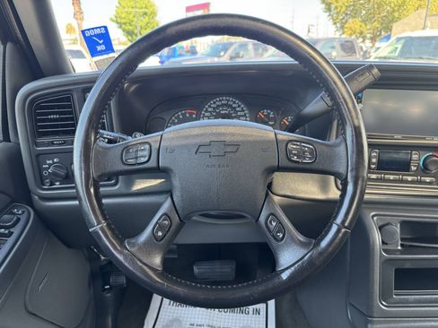 Used 2007 Chevrolet Silverado 2500 LT w/ Onstar Plus Package AWD/4WD image 16