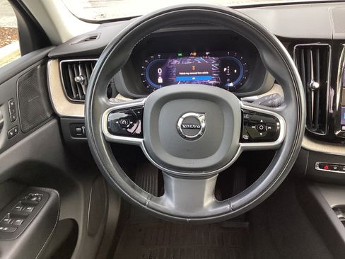 Certified 2022 Volvo XC60 B5 Inscription w/ Climate Package image 18