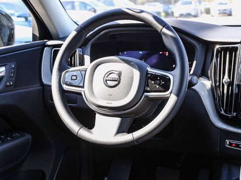 Used 2025 Volvo XC60 B5 Plus image 15