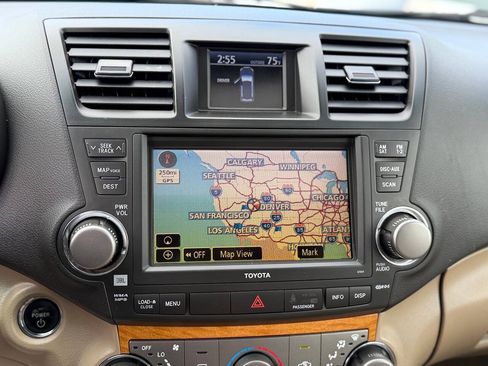 Used 2010 Toyota Highlander Limited AWD/4WD image 19