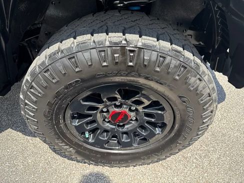 Used 2022 Toyota Tacoma TRD Off-Road w/ Technology Package RWD image 13