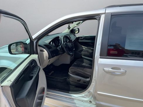 Used 2012 Dodge Grand Caravan SXT FWD image 15