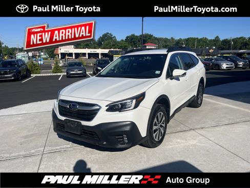 Used 2022 Subaru Outback Premium AWD/4WD image 1