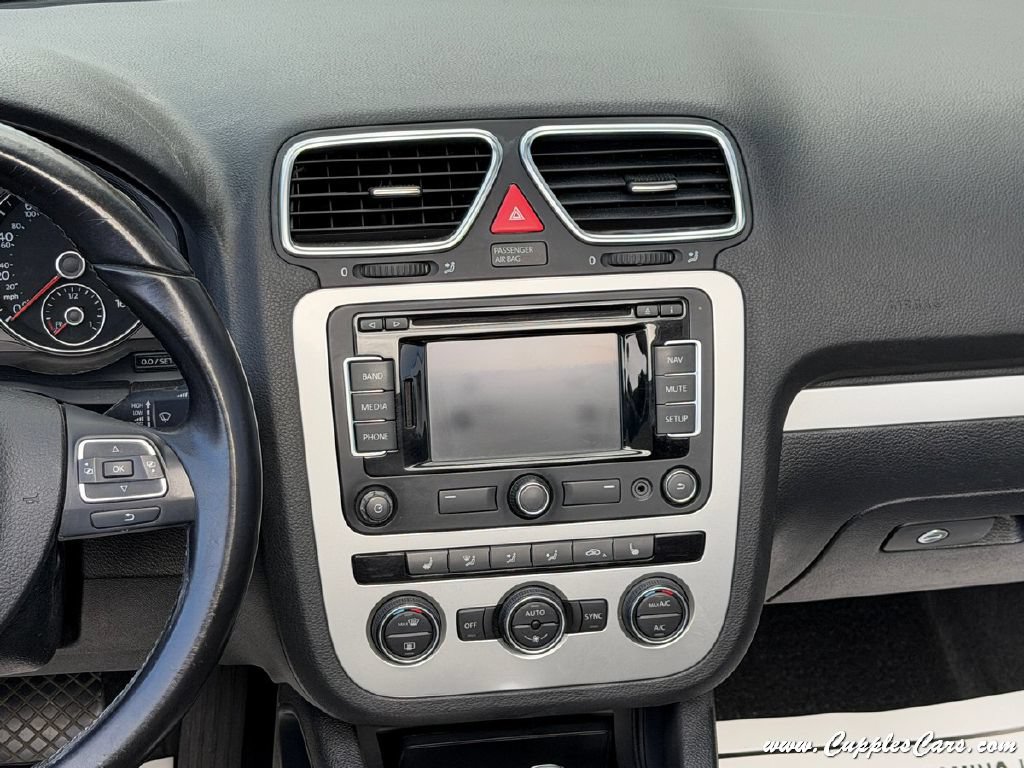 Used 2015 Volkswagen Eos Komfort FWD image 17