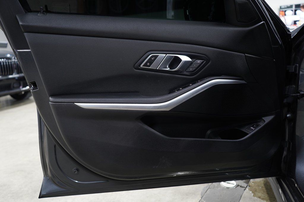Used 2020 BMW M340i RWD image 9