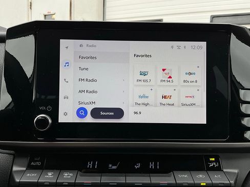 Used 2025 Toyota Camry LE image 29