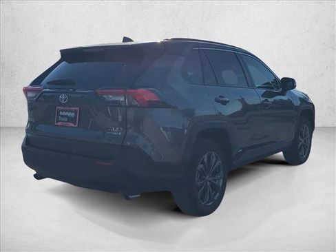 Certified 2022 Toyota RAV4 XLE Premium image 5