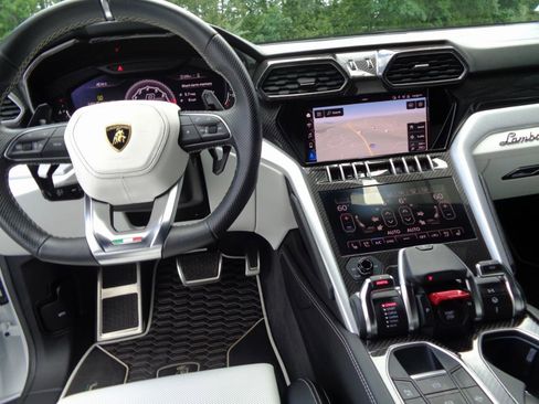 Used 2020 Lamborghini Urus AWD/4WD image 10