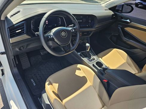 Used 2019 Volkswagen Jetta SEL FWD image 2