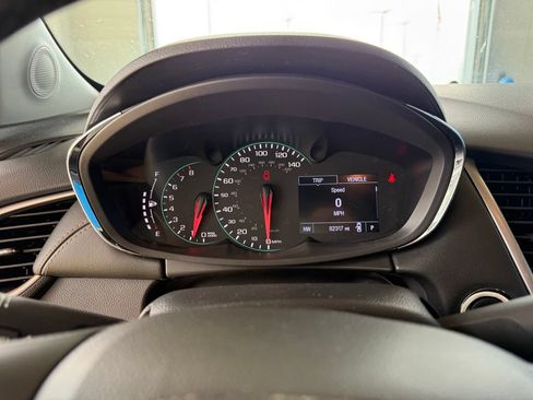 Used 2020 Chevrolet Trax LT w/ LT Convenience Package FWD image 14