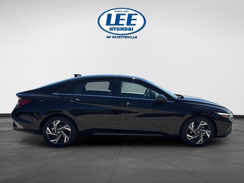 New 2026 Hyundai Elantra Limited FWD image 3