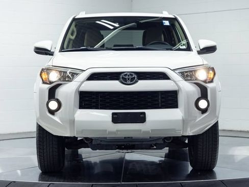 Used 2018 Toyota 4Runner SR5 AWD/4WD image 5