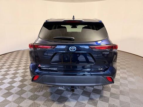 Used 2024 Toyota Highlander XLE AWD/4WD image 8