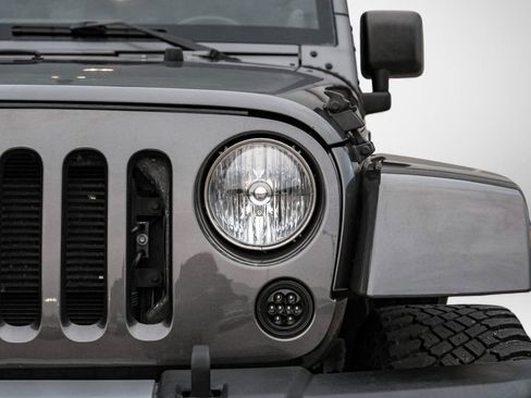 Used 2014 Jeep Wrangler Unlimited Sahara w/ Trailer Tow Group image 12