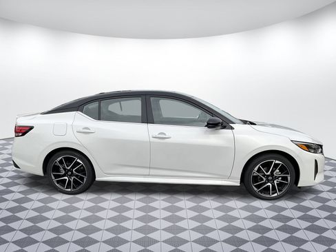 Used 2025 Nissan Sentra SR image 2