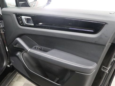 Used 2021 Porsche Cayenne AWD/4WD image 33