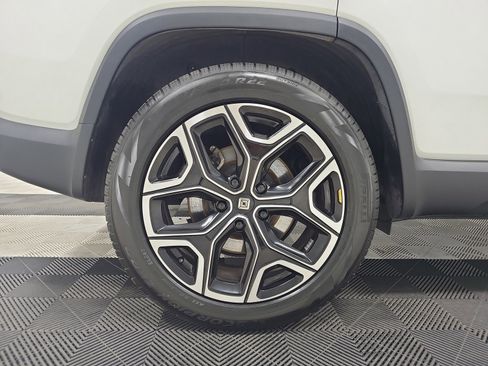 Used 2024 Rivian R1S Adventure AWD/4WD image 12