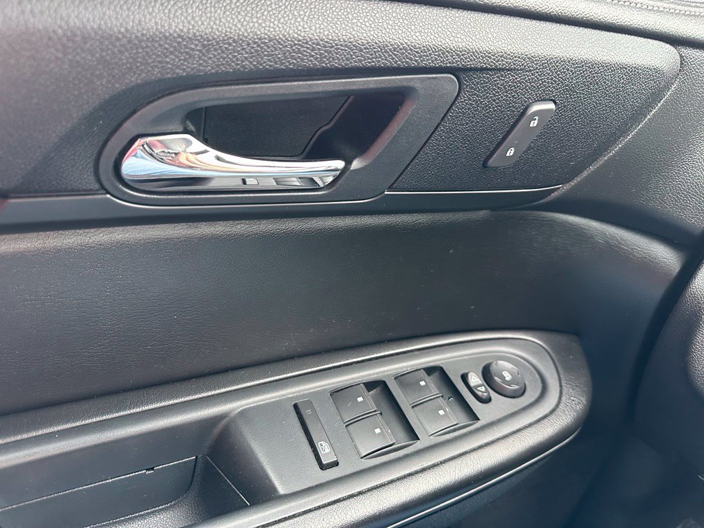 Used 2015 Chevrolet Traverse LT FWD image 11