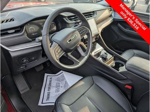 Used 2024 Jeep Grand Cherokee Limited w/ Black Appearance Package image 14