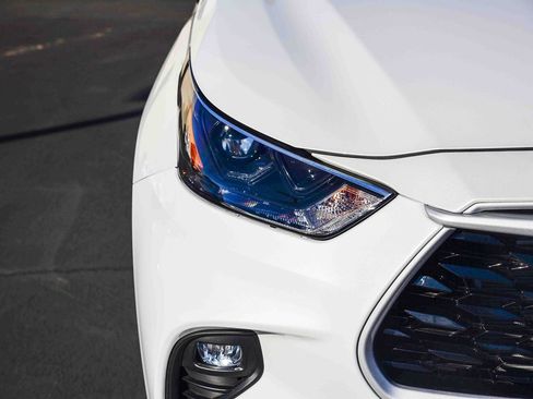 Certified 2025 Toyota Highlander XLE image 12