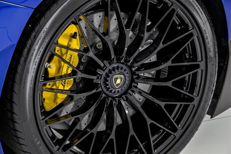 Used 2017 Lamborghini Aventador LP 750-4 Superveloce AWD/4WD image 28
