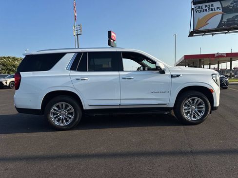 Used 2024 GMC Yukon SLT w/ SLT Luxury Package AWD/4WD image 9