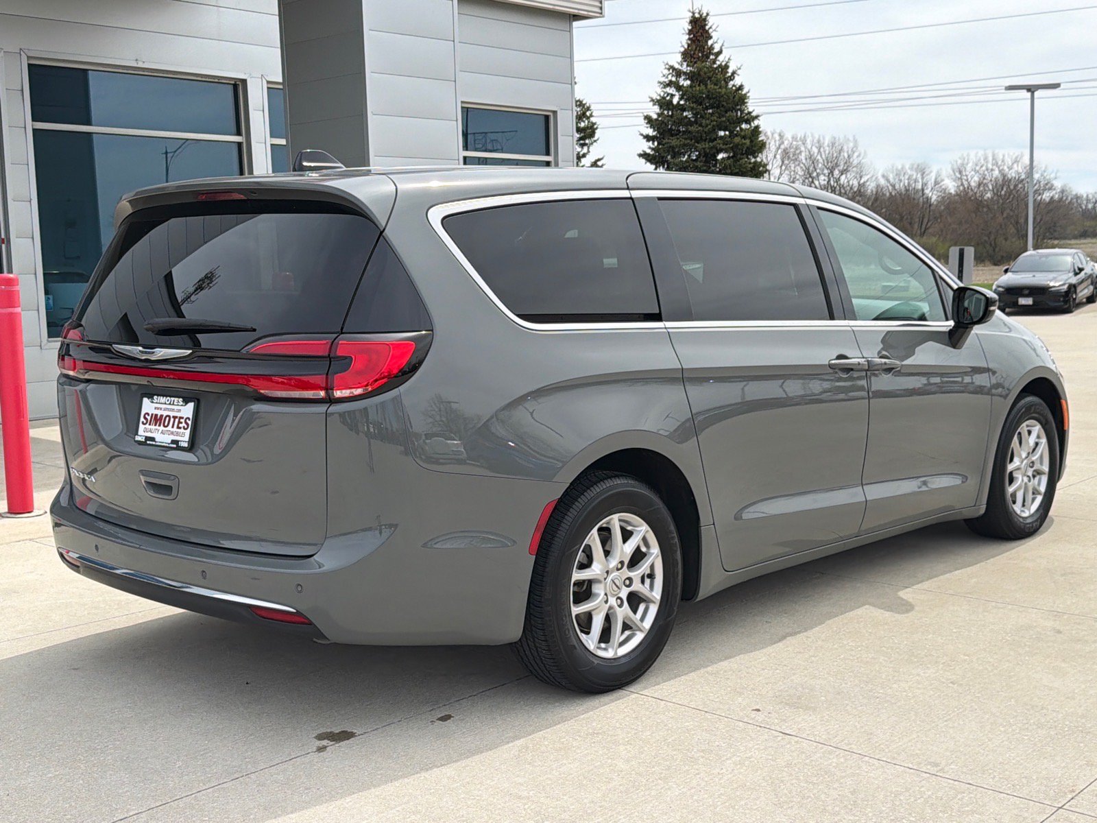 Used 2025 Chrysler Pacifica Select FWD image 8