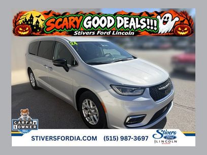 Used 2024 Chrysler Pacifica Touring-L