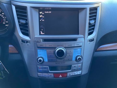 Used 2014 Subaru Outback 2.5i Limited image 21