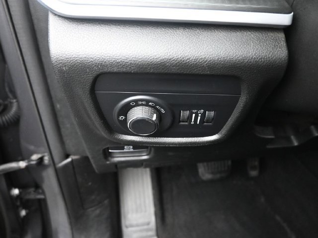 Used 2024 Jeep Grand Cherokee Laredo AWD/4WD image 33