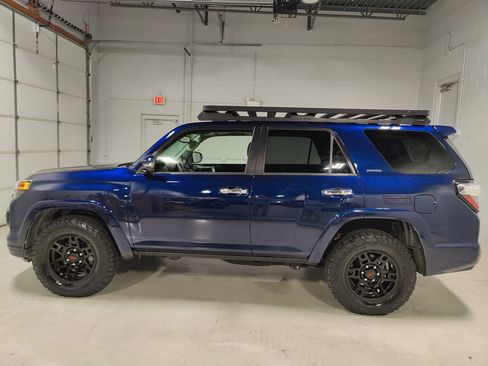 Used 2018 Toyota 4Runner Limited AWD/4WD image 20