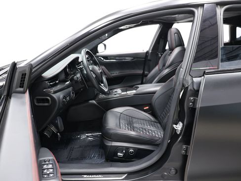 Used 2022 Maserati Quattroporte Trofeo RWD image 13