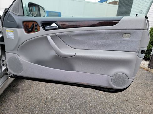 Used 2003 Mercedes-Benz CLK 320 Cabriolet image 34