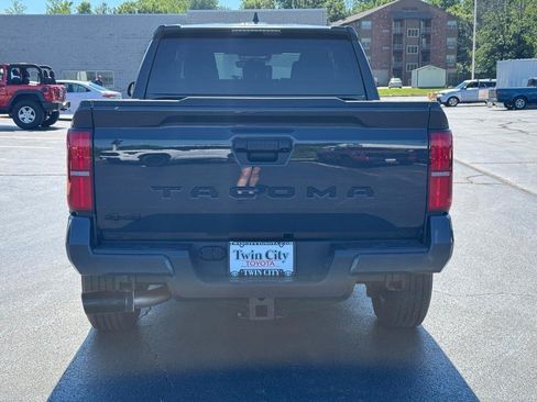 Certified 2025 Toyota Tacoma SR5 AWD/4WD image 5