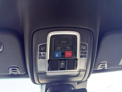 Used 2023 RAM 1500 Laramie AWD/4WD image 23
