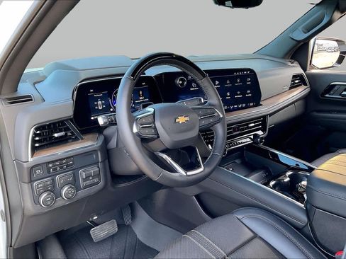 Used 2026 Chevrolet Tahoe High Country AWD/4WD image 18