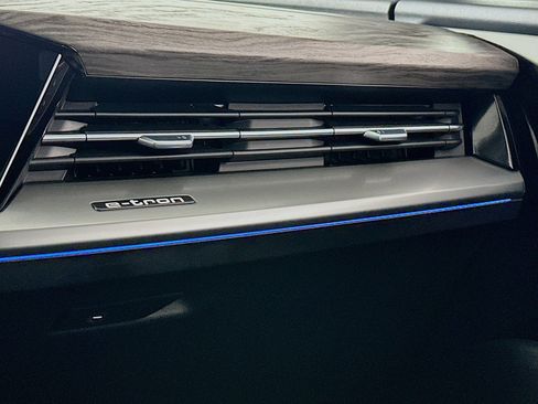 Used 2024 Audi Q4 e-tron Premium Plus w/ Premium Plus image 15