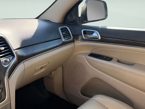 Used 2018 Jeep Grand Cherokee Limited image 28