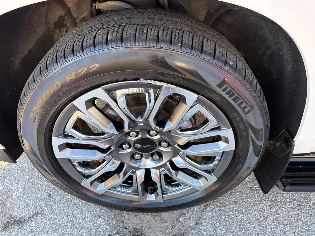 Used 2023 GMC Yukon XL Denali Ultimate AWD/4WD image 8