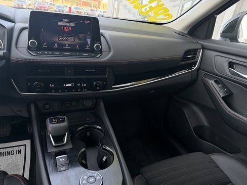 Certified 2025 Nissan Rogue SV image 31